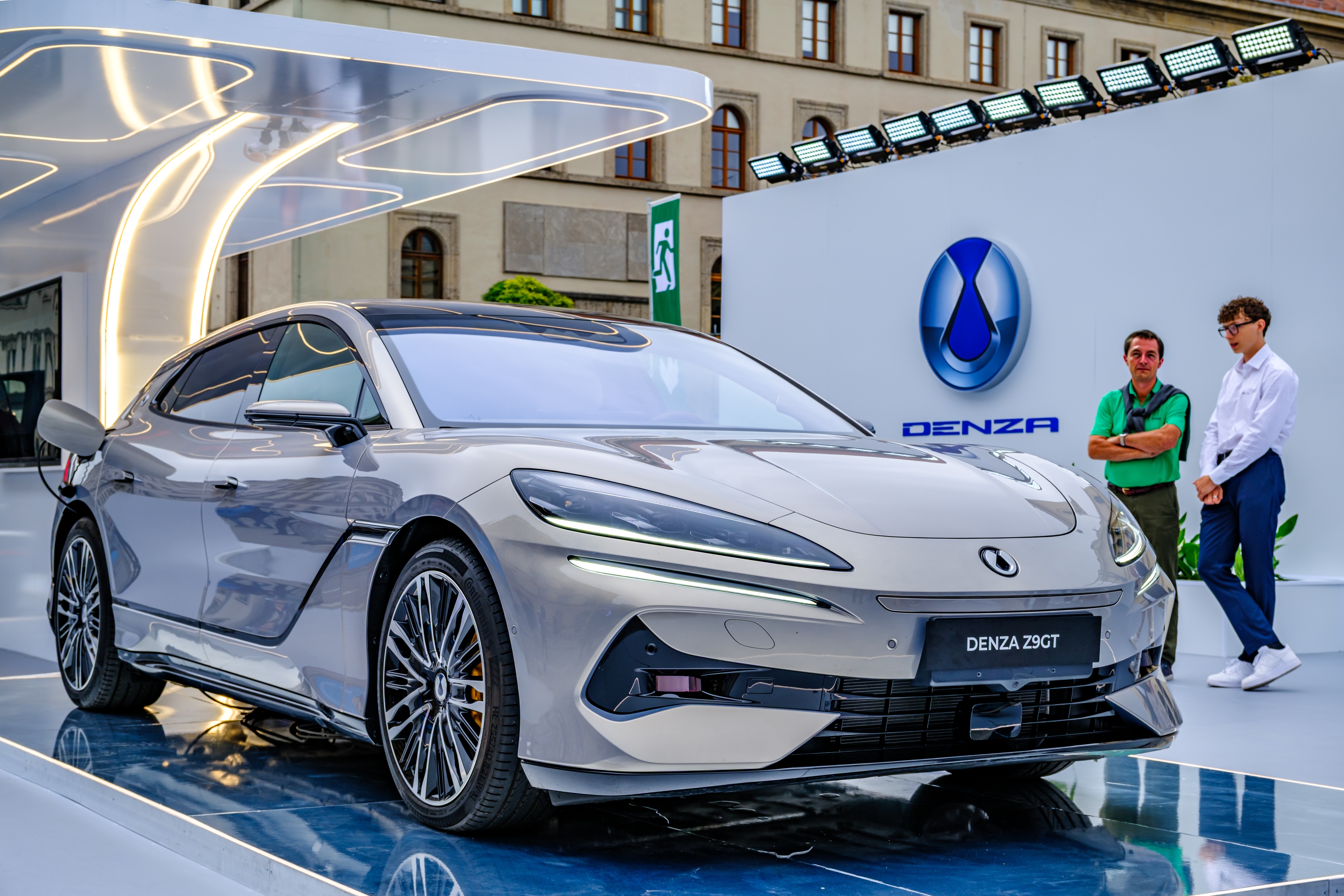 BYD Reveals Insane 10-Minute EV Battery Charging