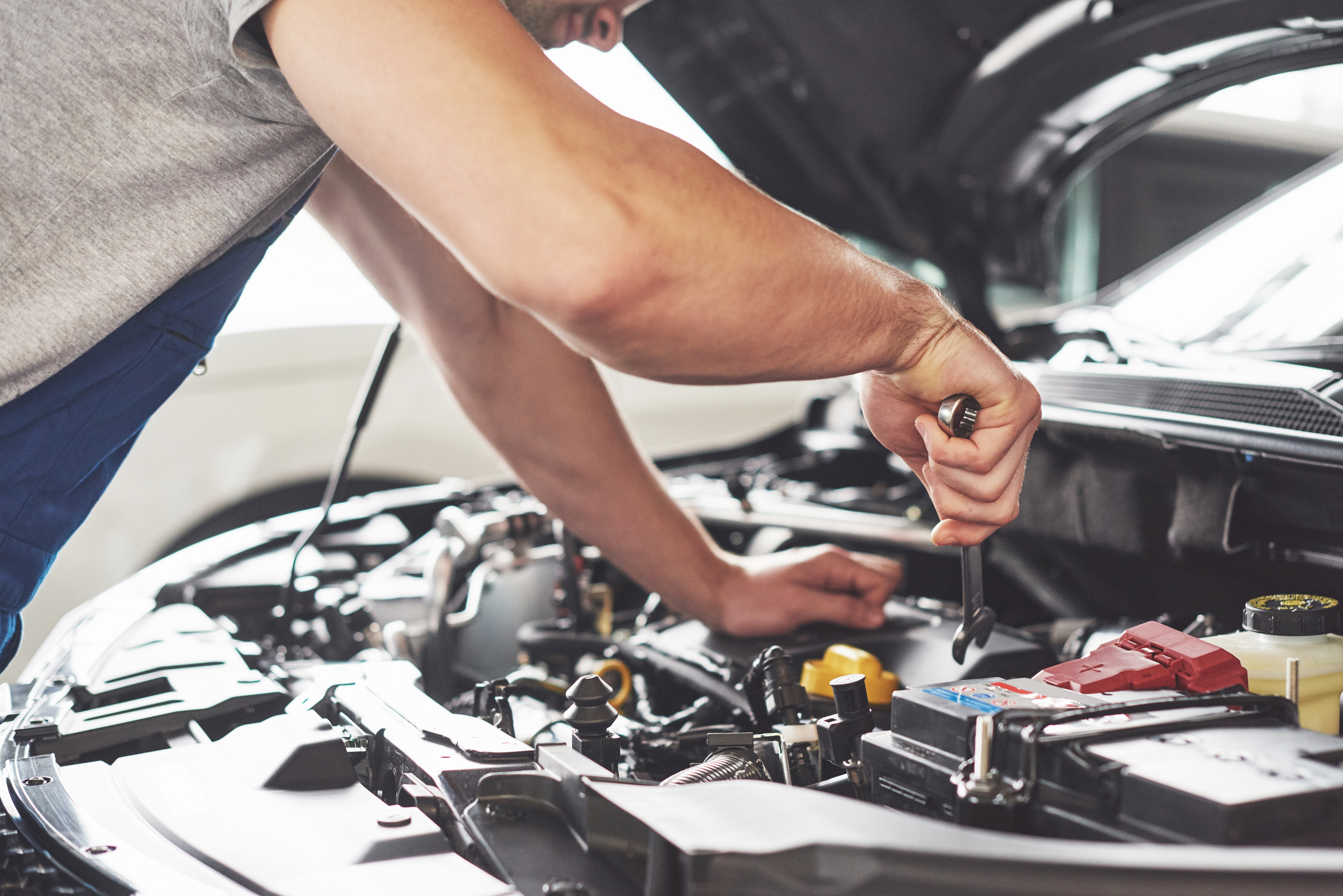 Vehicle Maintenance Guide: 10 Essential Car Maintenance Tips to Prevent Breakdowns