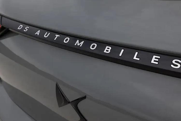 ds_3_hatchback_108042.jpg - 1.2 HYBRID 145 Etoile 5dr e-DSC
