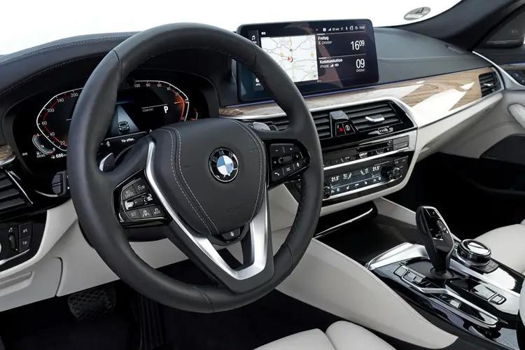 5_series_touring_113072.jpg - 550e xDrive M Sport Pro 5dr Auto