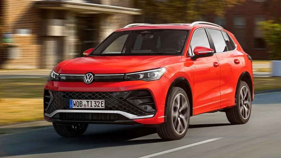 06aiohxltwk9hdr3pq6oeupuxhkd.webp - 1.5 TSI eHybrid R-Line 5dr DSG