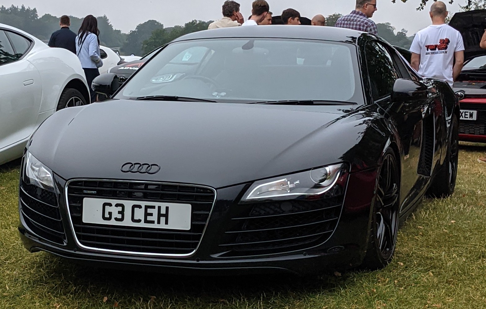 2012_Audi_R8_V8.jpg
