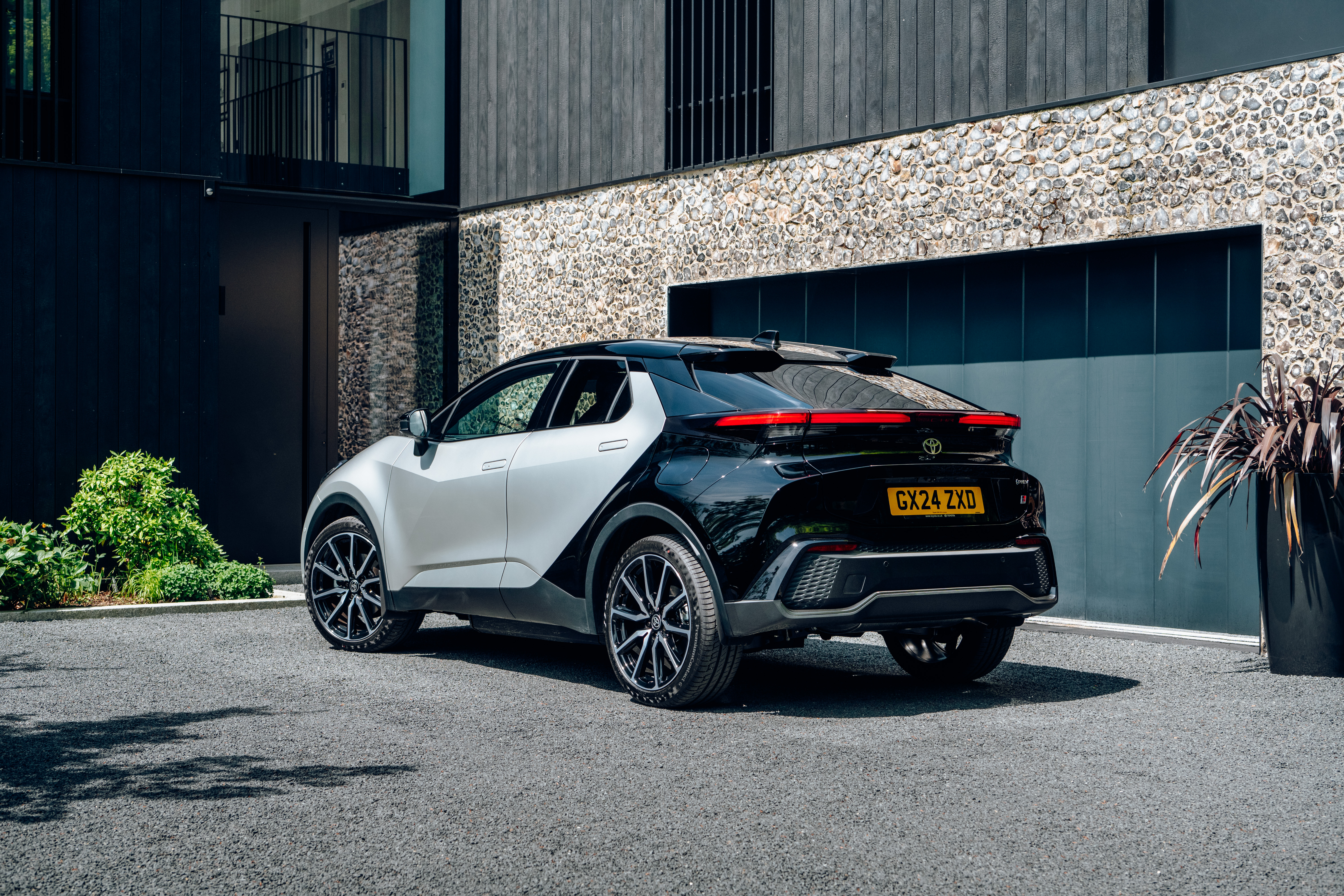 2024_C-HR_Plug-In_020.jpg