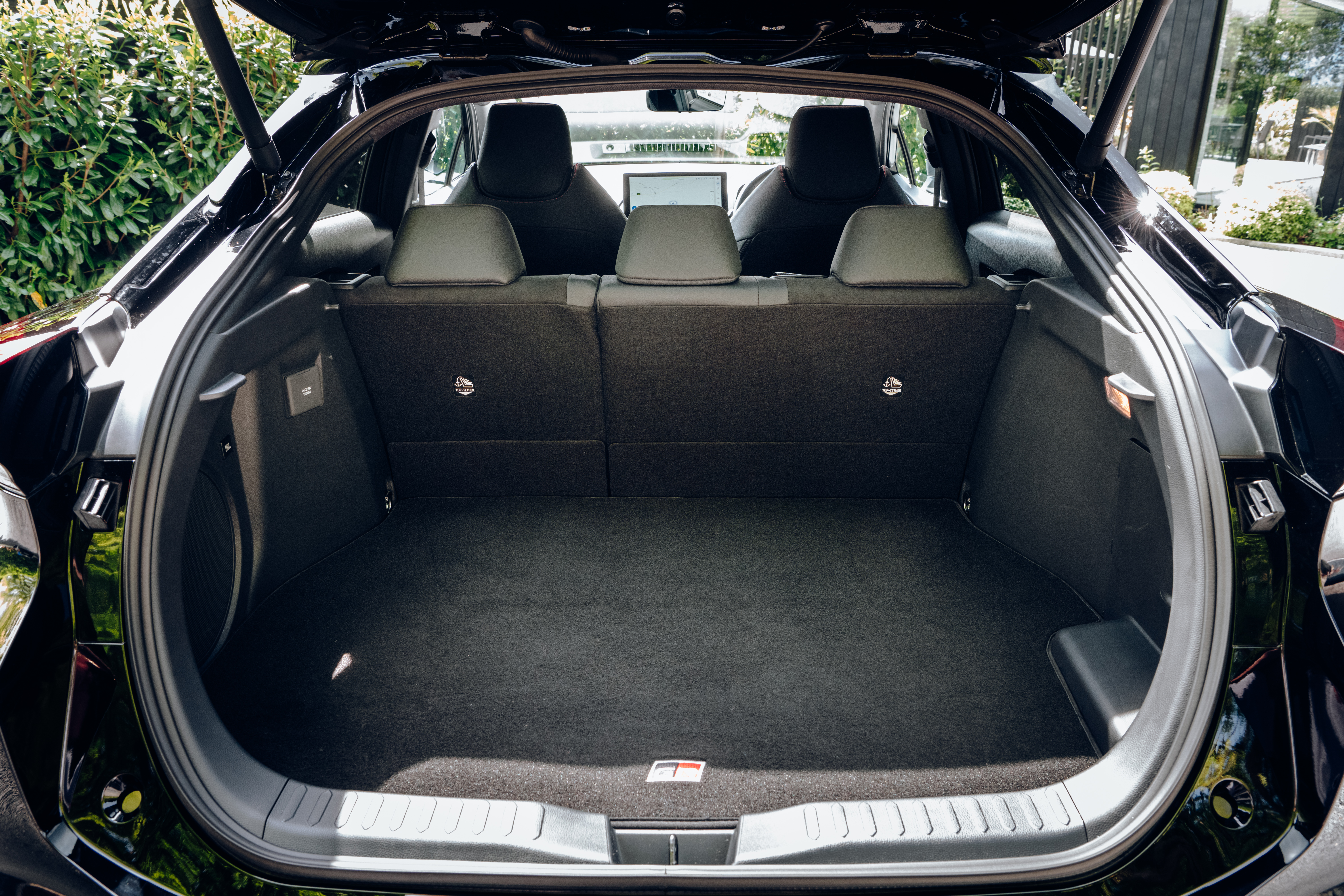 2024_C-HR_Plug-In_060.jpg