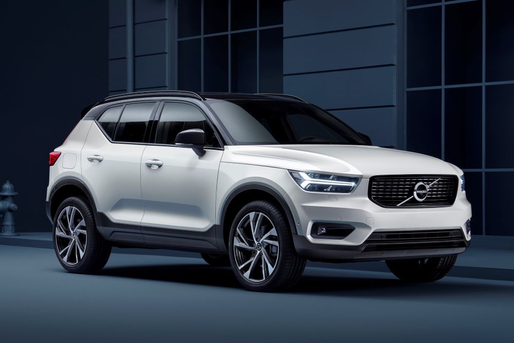 265579_XC40_R-Design_expression_in_Crystal_White_Pearl.jpg - 2.0 B3P Core 5dr Auto
